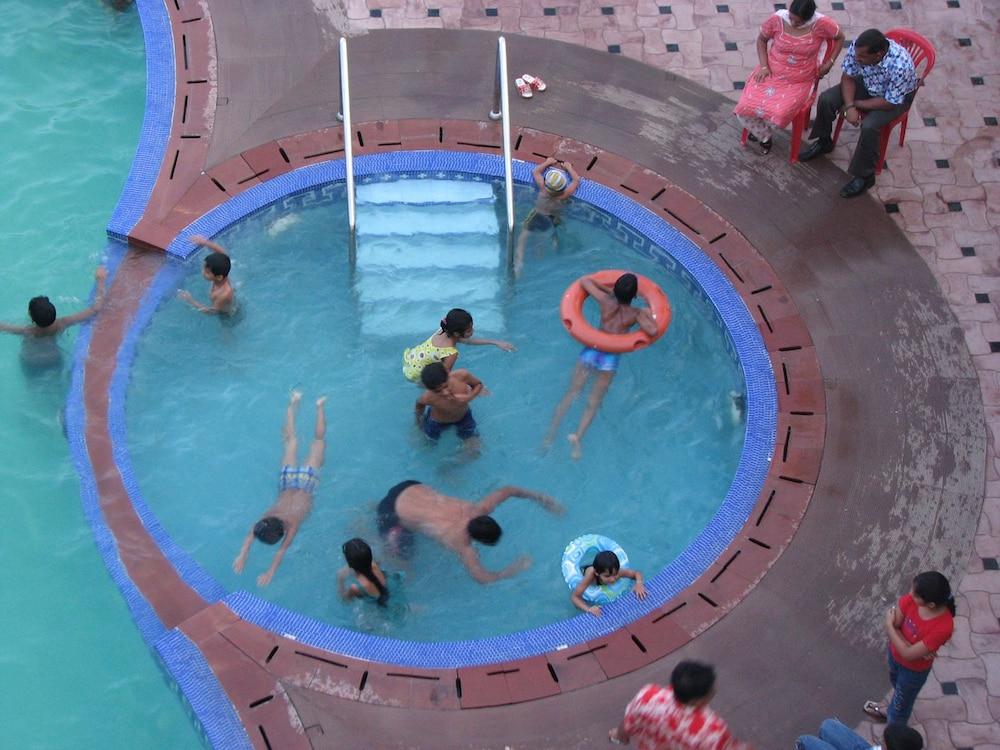 Hotel Holiday Resort Hotel