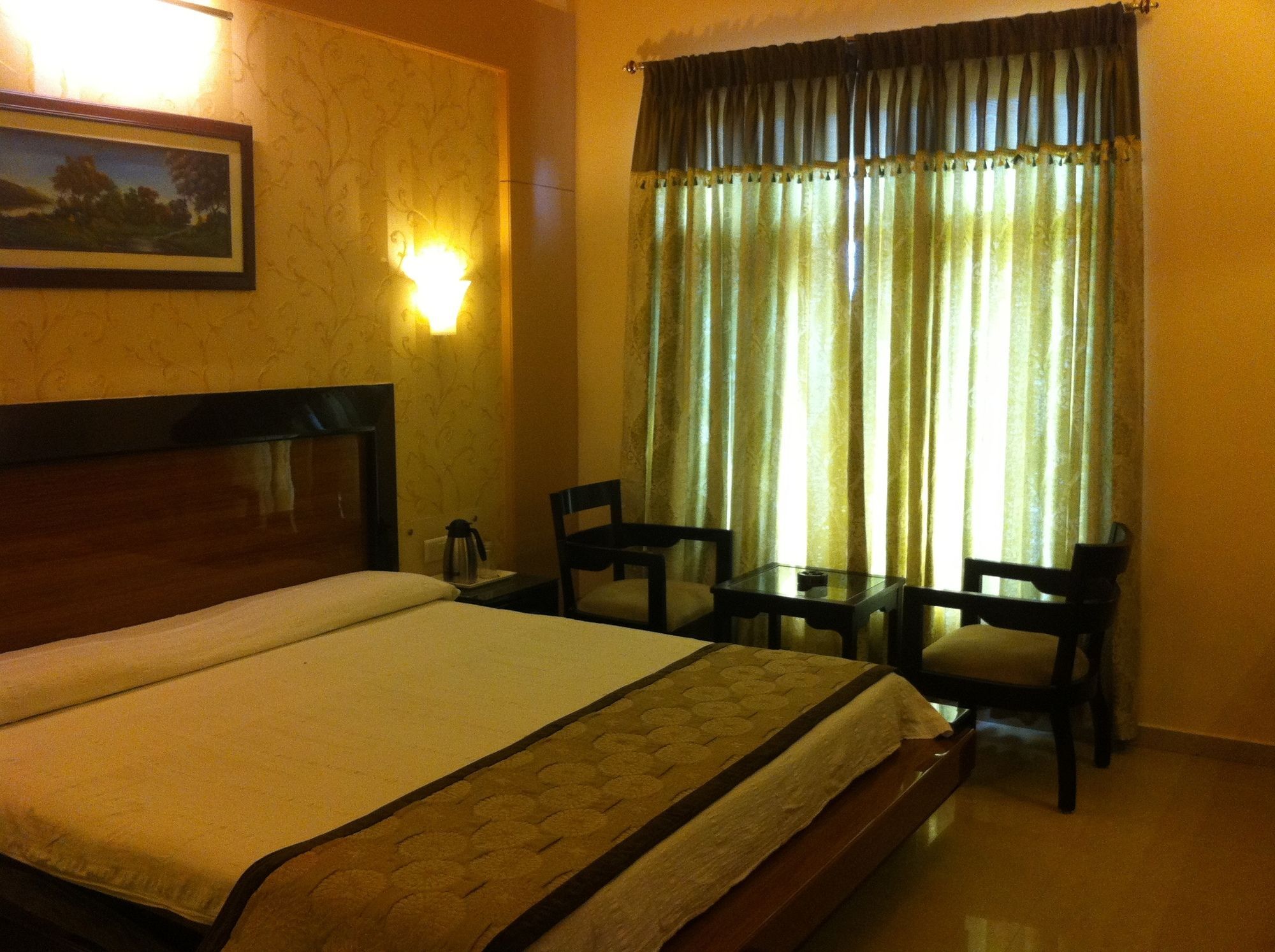 Hotel Holiday Resort Hotel 3*