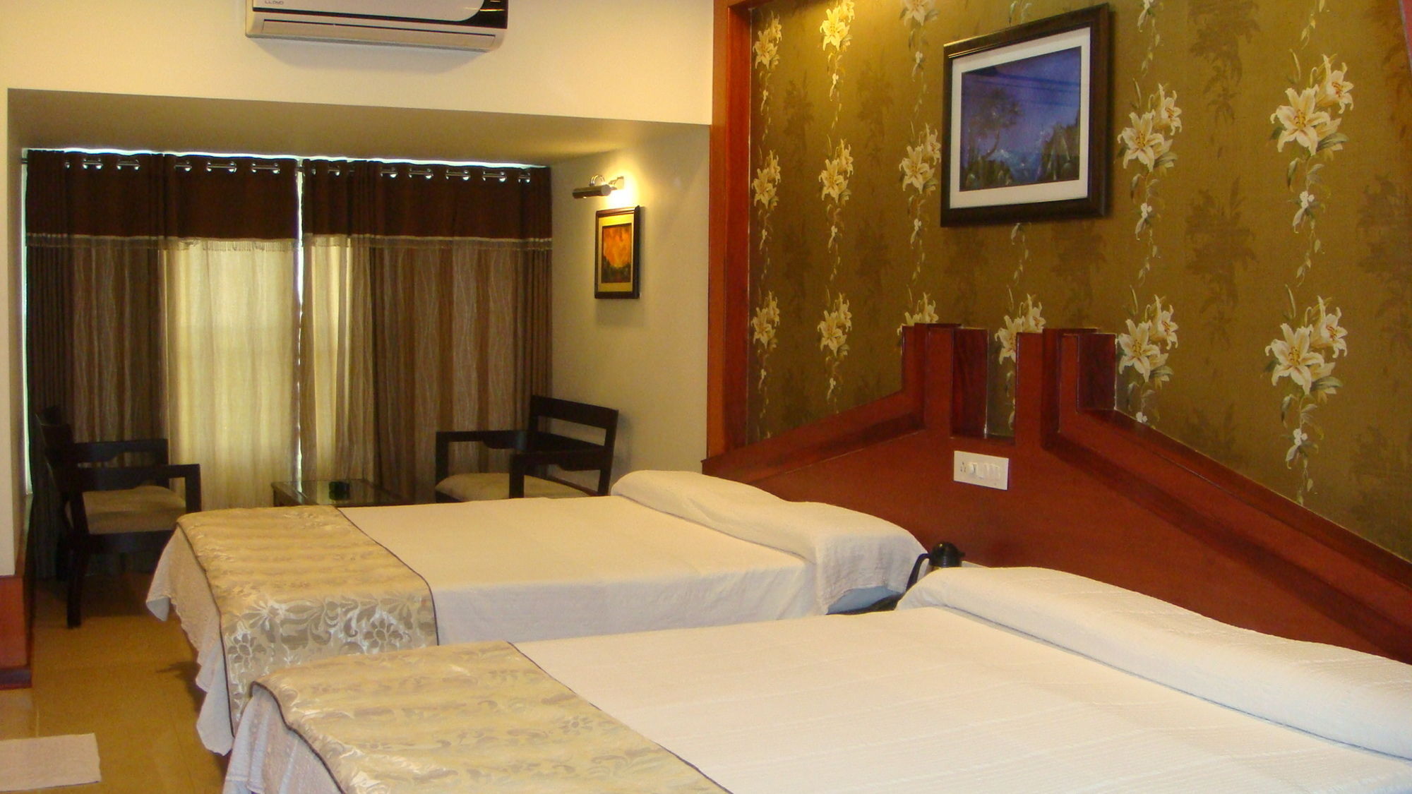 Hotel Holiday Resort Hotel 3*