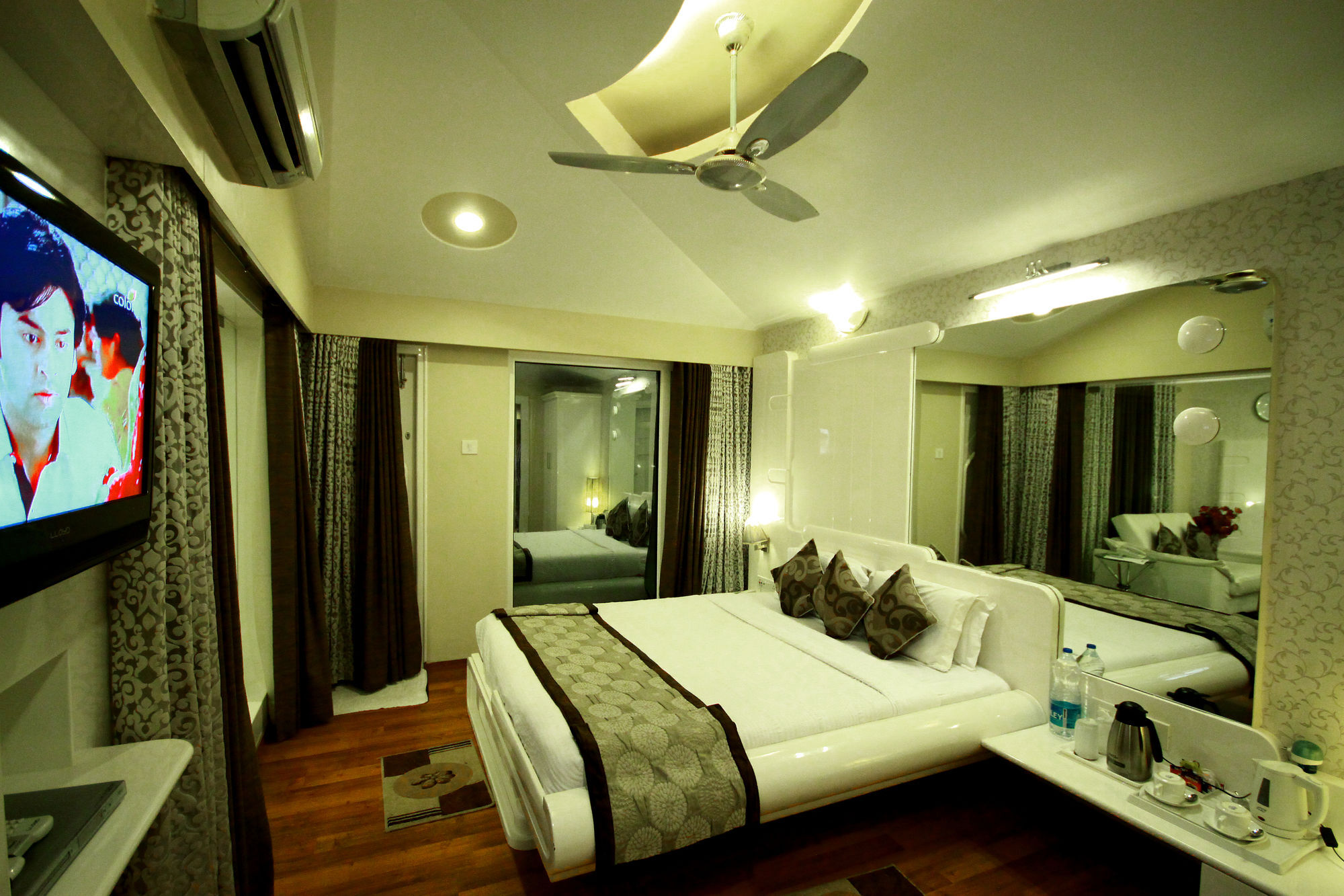 Hotel Holiday Resort 3*